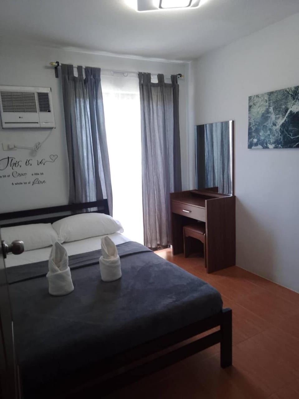 Photo of the whole room, Bedroom, hair dresser, air conditioner
