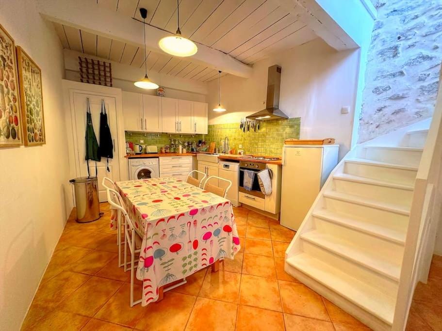 Appartement avec terrasse tropezienne, Aups Apartment in Aups