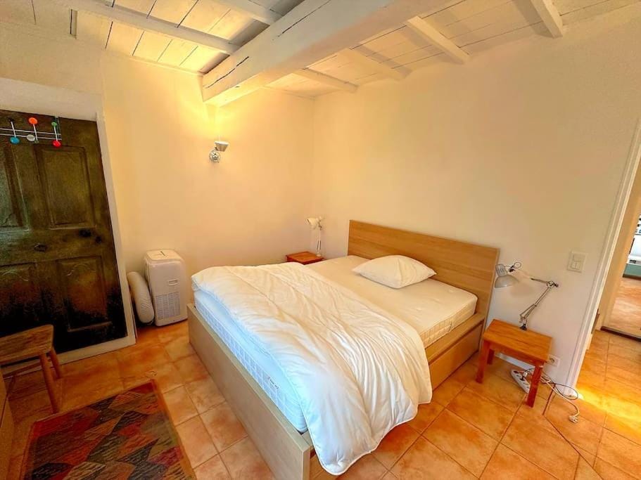 Appartement avec terrasse tropezienne, Aups Apartment in Aups