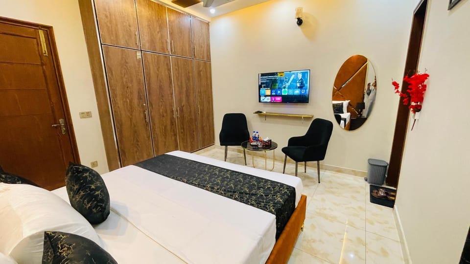 Holiday Guest House Lahore Hotel in Lahore