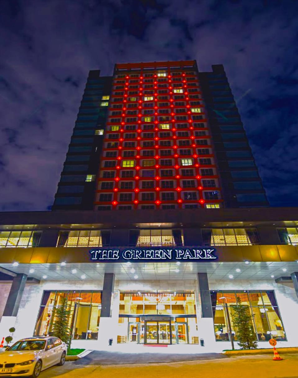 Property building, Facade/entrance, Night