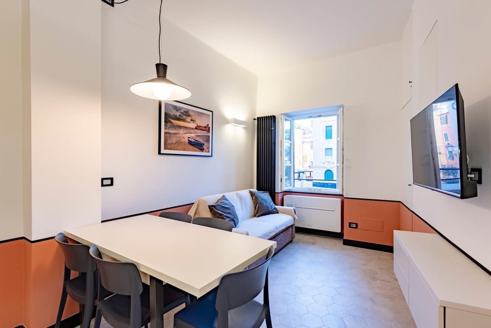 TV and multimedia, Living room, Seating area, Dining area