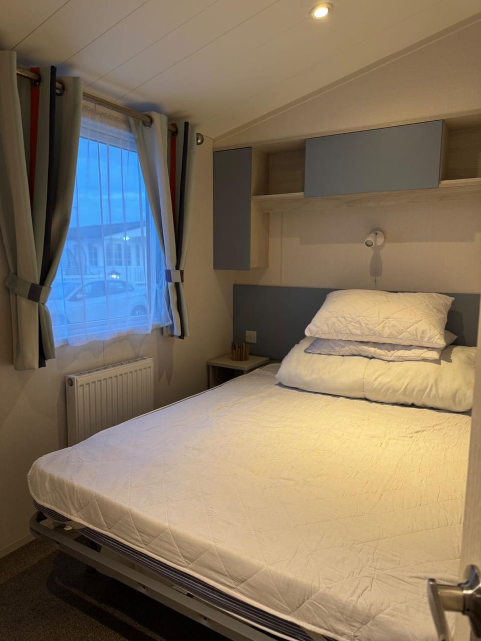 Olivia Caravan Sleeps 6 with Wi-Fi Chalet in Rhyl