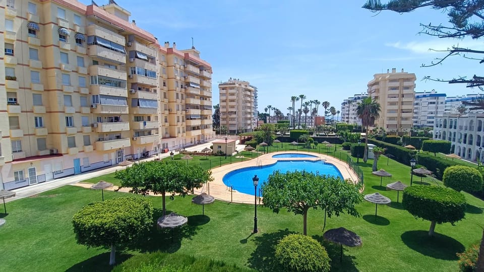 Property building, Garden, Swimming pool