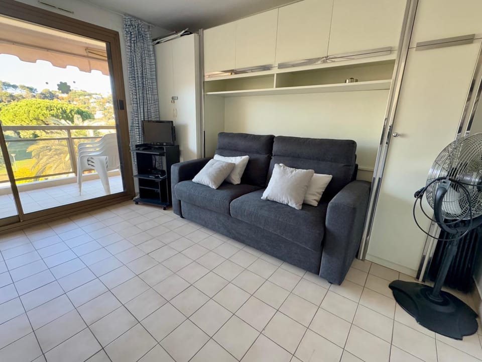 Studio, 4 personnes, 2 piscines Apartment in Mandelieu-La Napoule