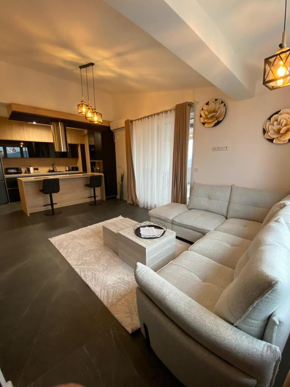 Restaurant/places to eat, Living room, Lounge or bar, Dining area