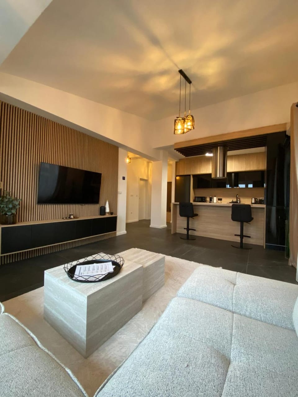 Communal lounge/ TV room, TV and multimedia, Living room, Lounge or bar, Dining area