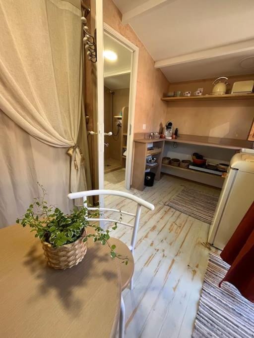 Kitchen or kitchenette, Photo of the whole room, Dining area, stove