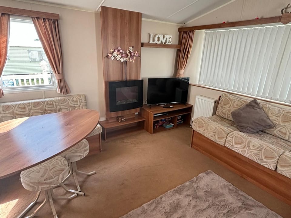 Beautiful , spacious two bedroom caravan home Apartment in Eastchurch