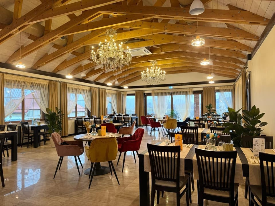 Nearby landmark, Restaurant/places to eat