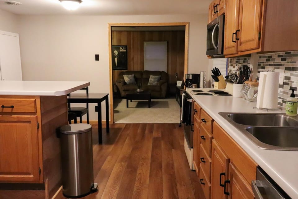 Coffee/tea facilities, Kitchen or kitchenette, Dining area, dishwasher