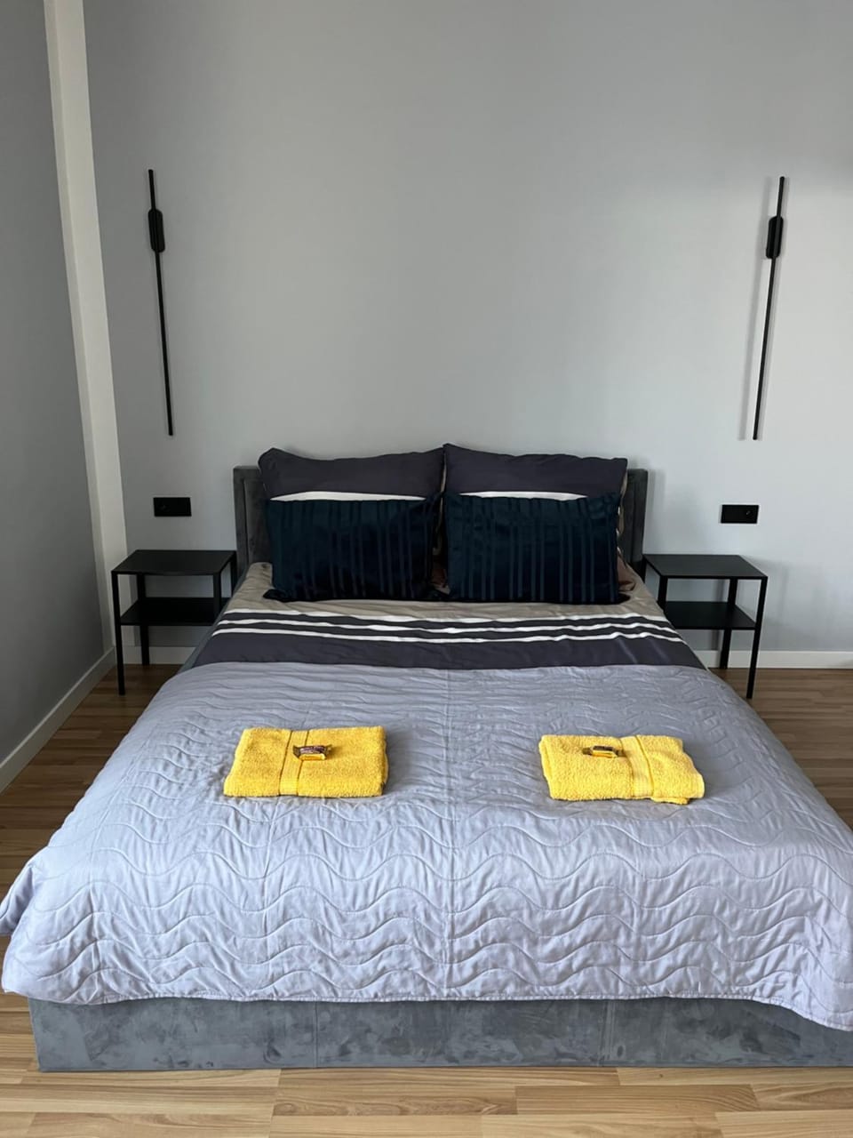 Shower, Nearby landmark, Restaurant/places to eat, Bed, Coffee/tea facilities, Kitchen or kitchenette, Fitness centre/facilities, Dining area, Beach, Bedroom, Garden view, Shopping Area, Location, older children, Family, flat iron, furniture, microwave, room service, stove, towels, trouser press