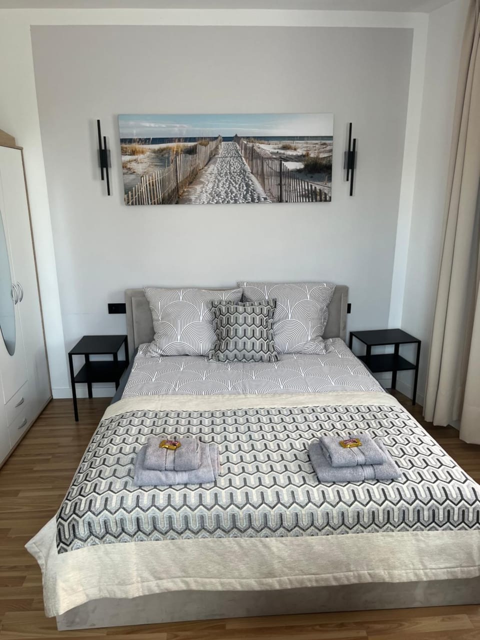 Nearby landmark, Bed, Kitchen or kitchenette, Fitness centre/facilities, Beach, Bedroom, Supermarket/grocery shop, Shopping Area, Parking, flat iron, internet