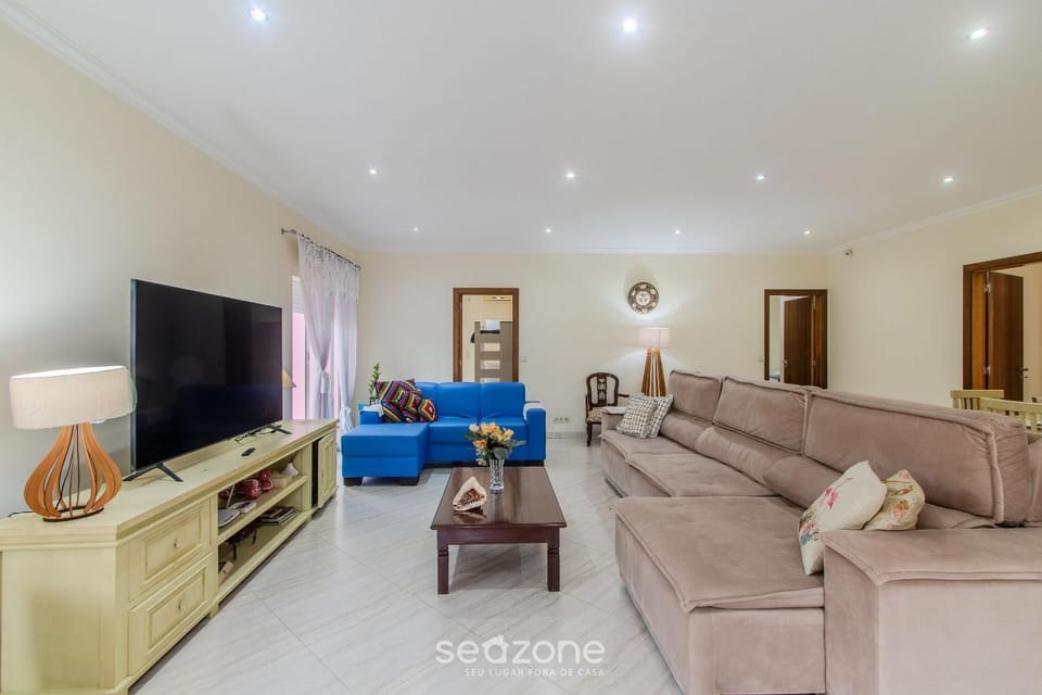 TV and multimedia, Living room, Dining area