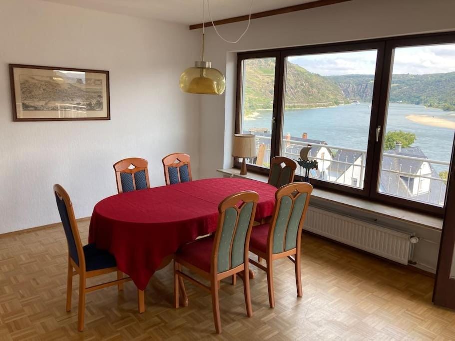 Seating area, Dining area, River view