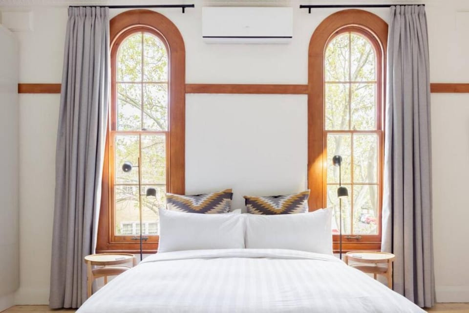 Bed, Bedroom, air conditioner