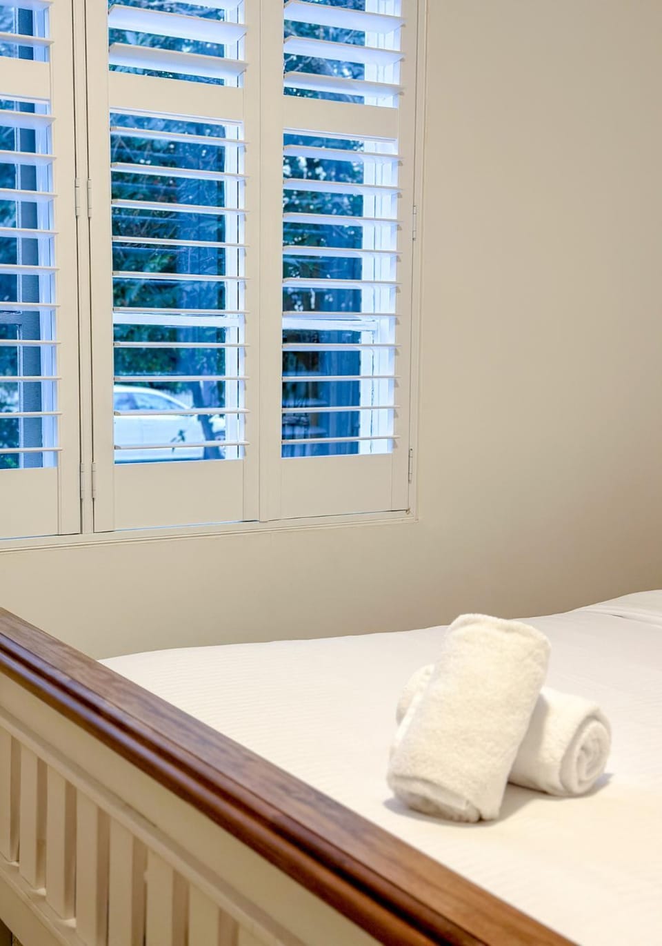 Bed, Bedroom, towels