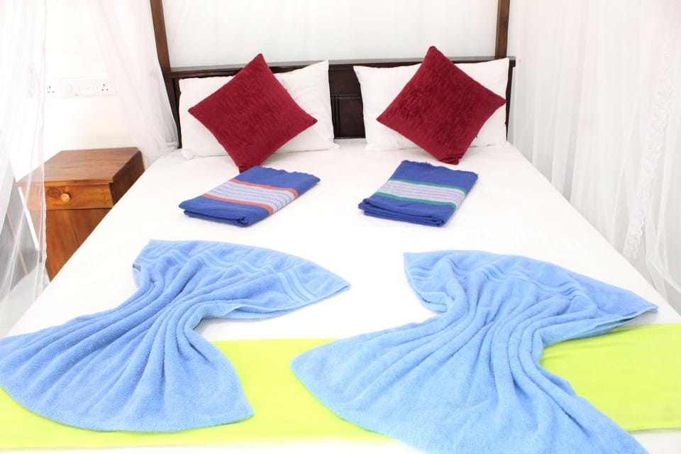 Photo of the whole room, Bedroom, towels