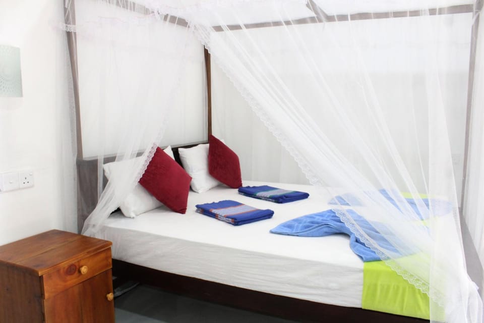 Photo of the whole room, Bedroom, towels