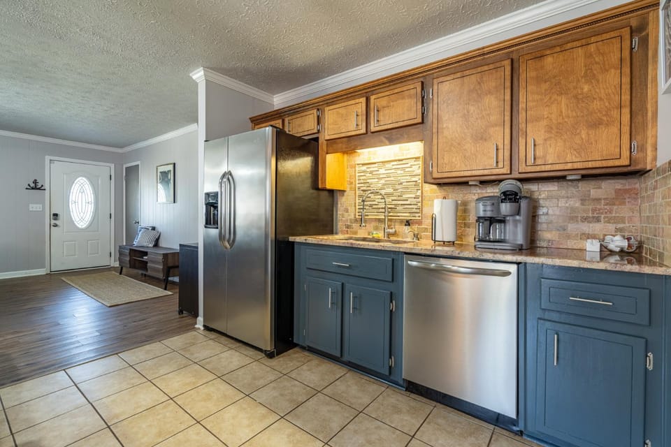 Perfect 3BR Retreat Near Downtown and Lake Acworth House in Acworth