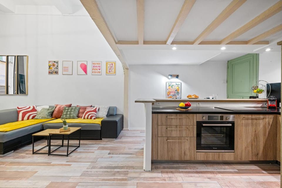 Kitchen or kitchenette, Living room, oven, stove