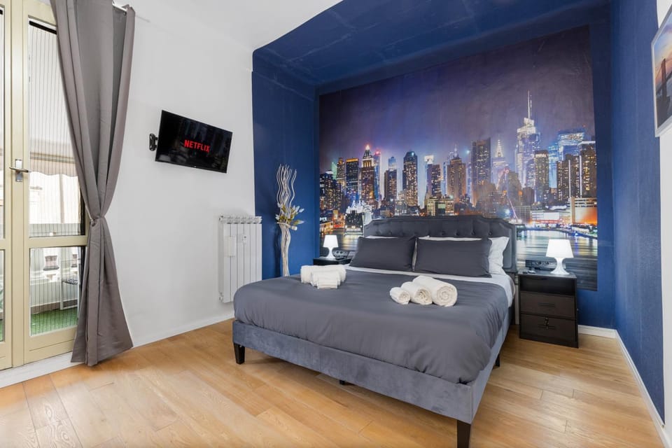 Bed, TV and multimedia, Photo of the whole room, Bedroom, towels