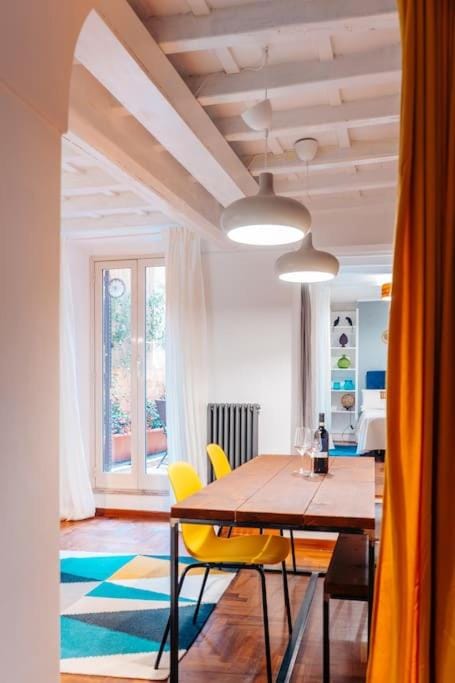 Living room, Seating area, Dining area, internet