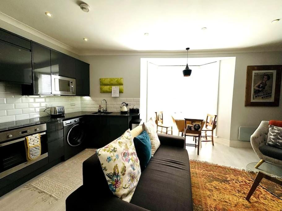 Waves, Central Beach Town Apartment Apartment in Hastings