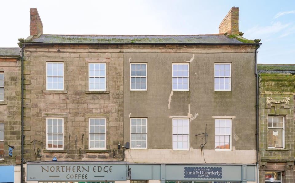 Landmark view, Street view, Location