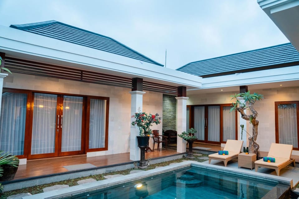 Patio, Day, Pool view, Swimming pool, sunbed