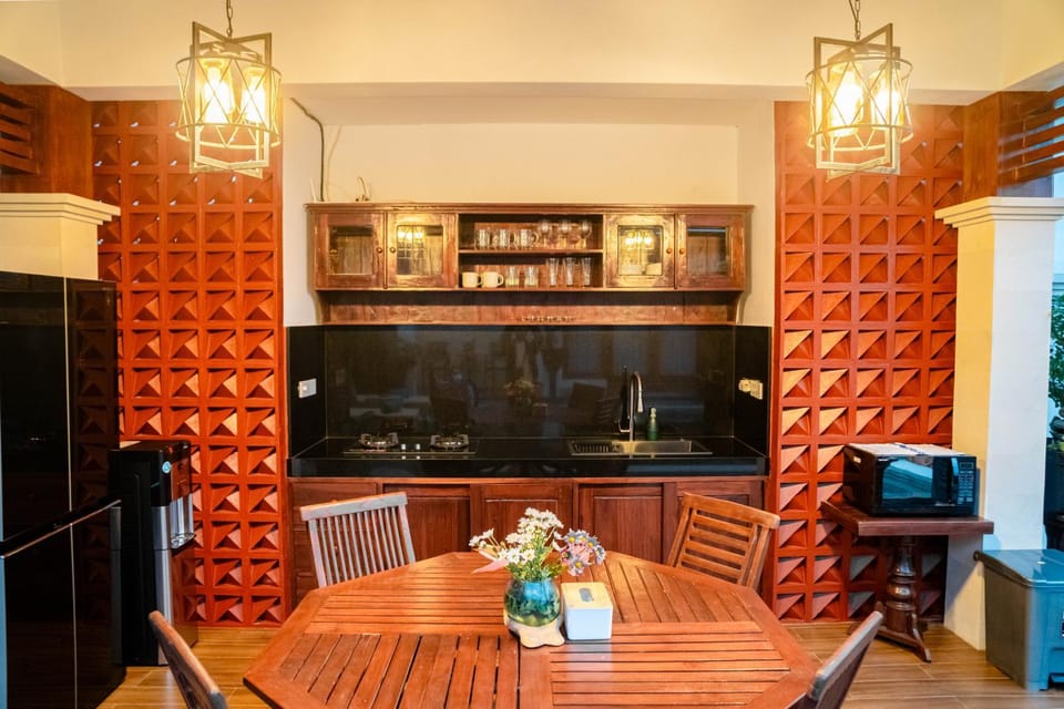 Kitchen or kitchenette, Living room, Lounge or bar, Food and drinks, Seating area, Dining area, Drinks