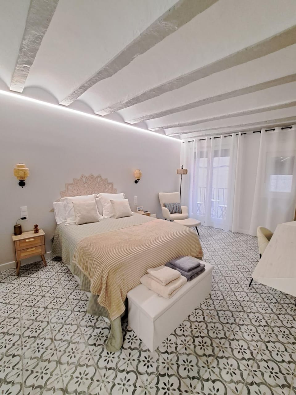 Bed, Photo of the whole room, Bedroom