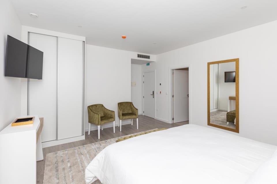 Bed, TV and multimedia, Photo of the whole room, Bedroom, wardrobe