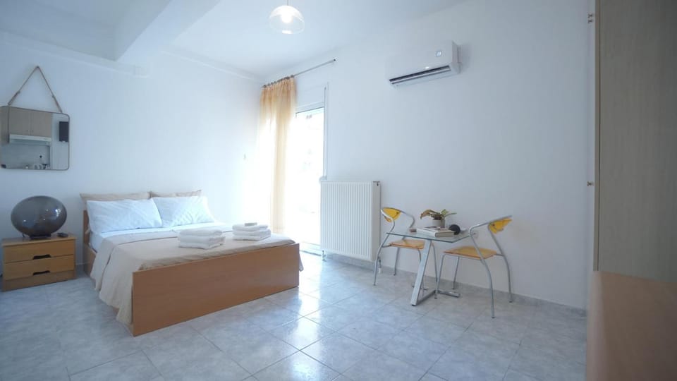 Bed, Photo of the whole room, Bedroom, air conditioner