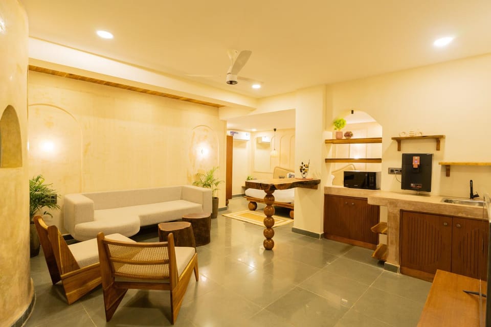 Kitchen or kitchenette, Seating area, Dining area