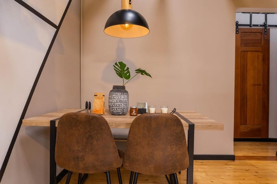 Seating area, Dining area