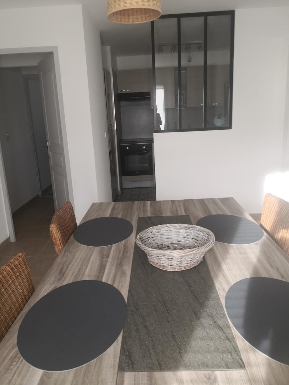 Kitchen or kitchenette, Dining area