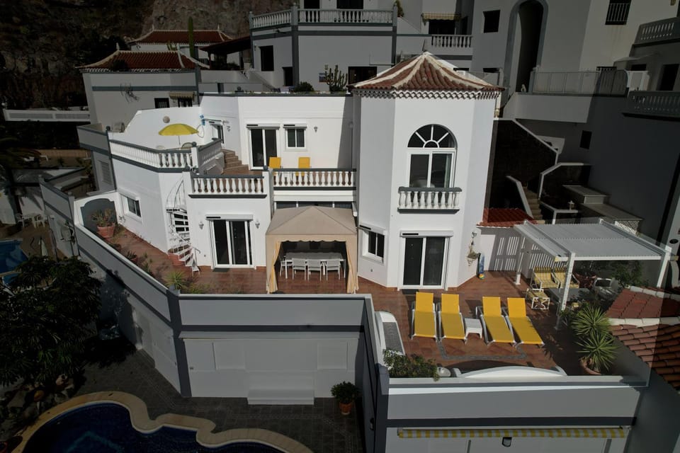 Property building, Balcony/Terrace