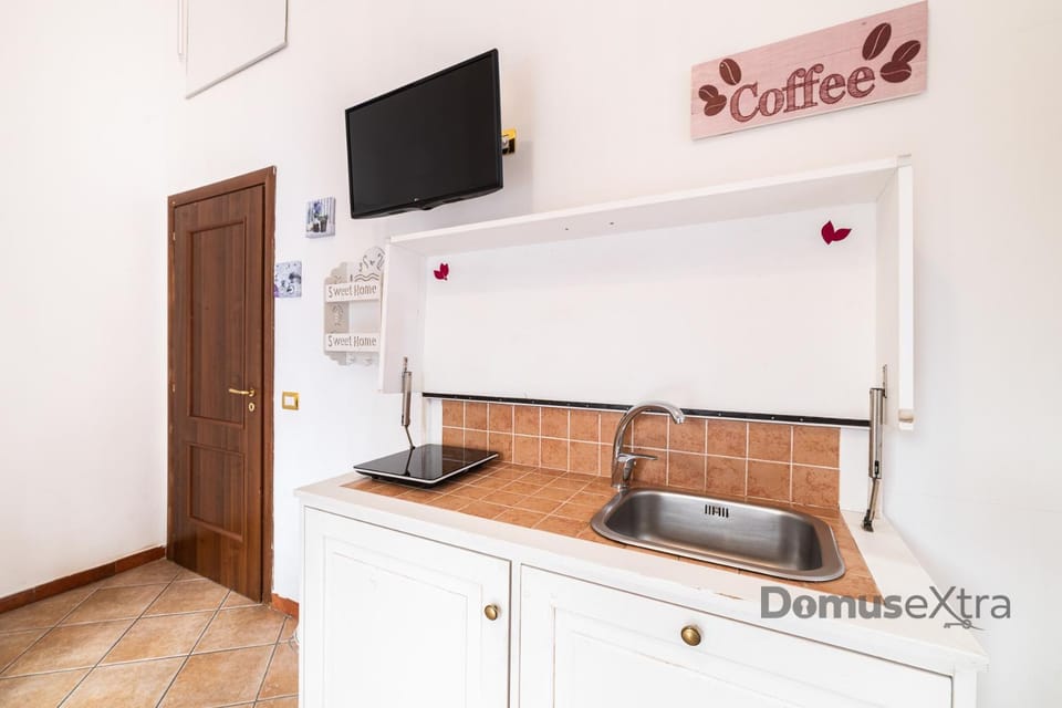 TV and multimedia, Kitchen or kitchenette, minibar, stove
