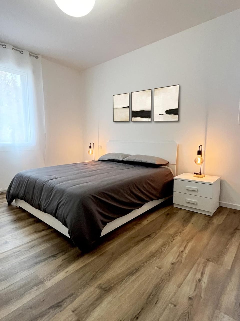 Bed, Photo of the whole room, Bedroom