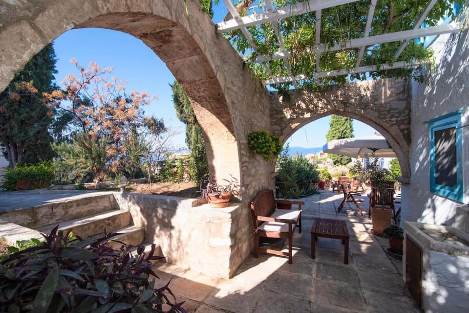 1620 Historical Stone Manor Villa in Islands