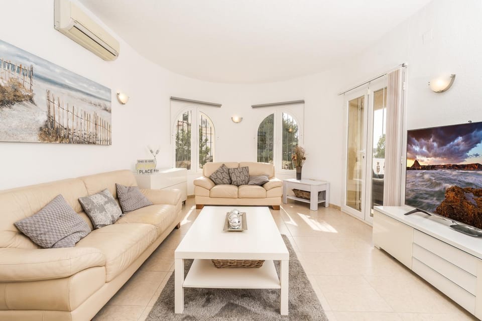 Communal lounge/ TV room, Living room