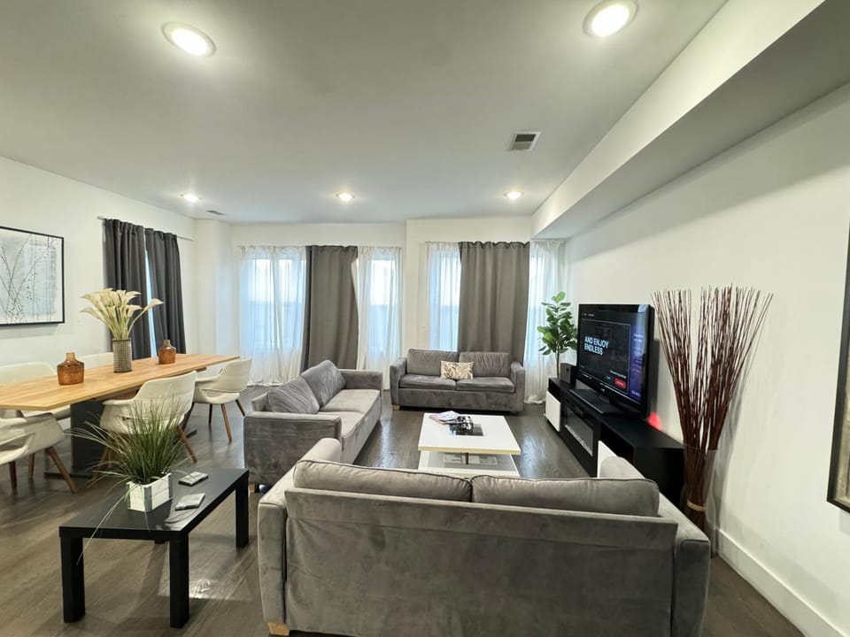 Stunning NYC rooftop views minutes away from NYC 2 bedroom 2 bath Apartment in Jersey City
