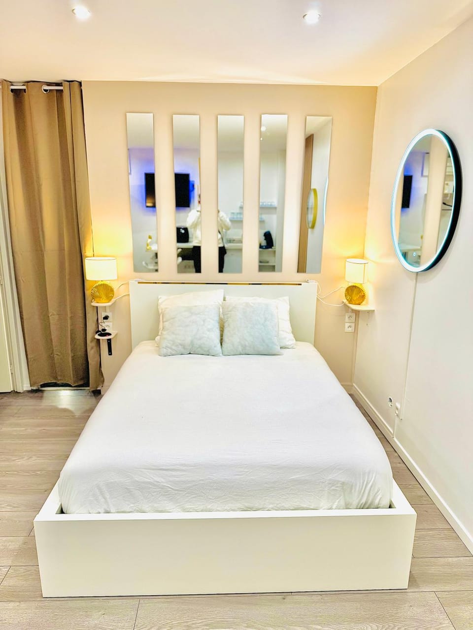 Bed, Photo of the whole room