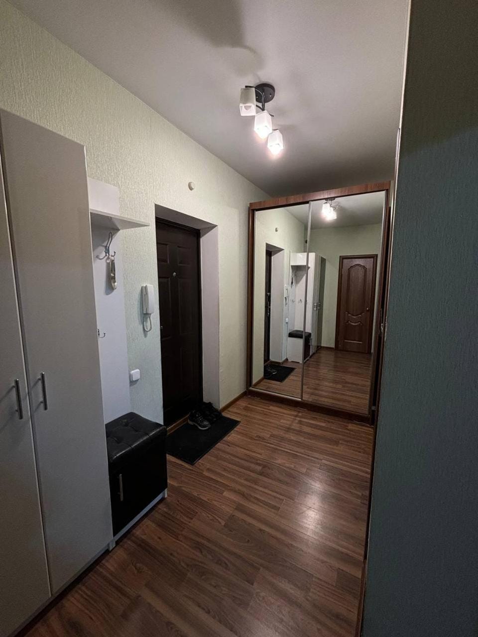 Facade/entrance, wardrobe