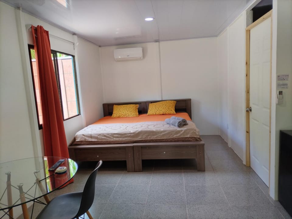 Bed, Bedroom, air conditioner