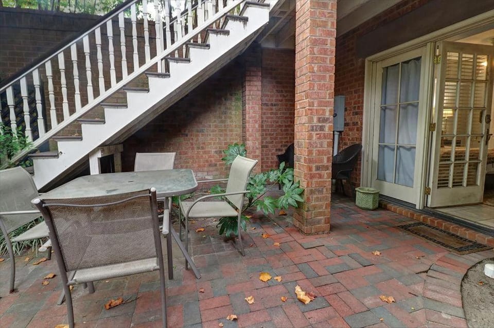 305 W Taylor Garden House in Savannah