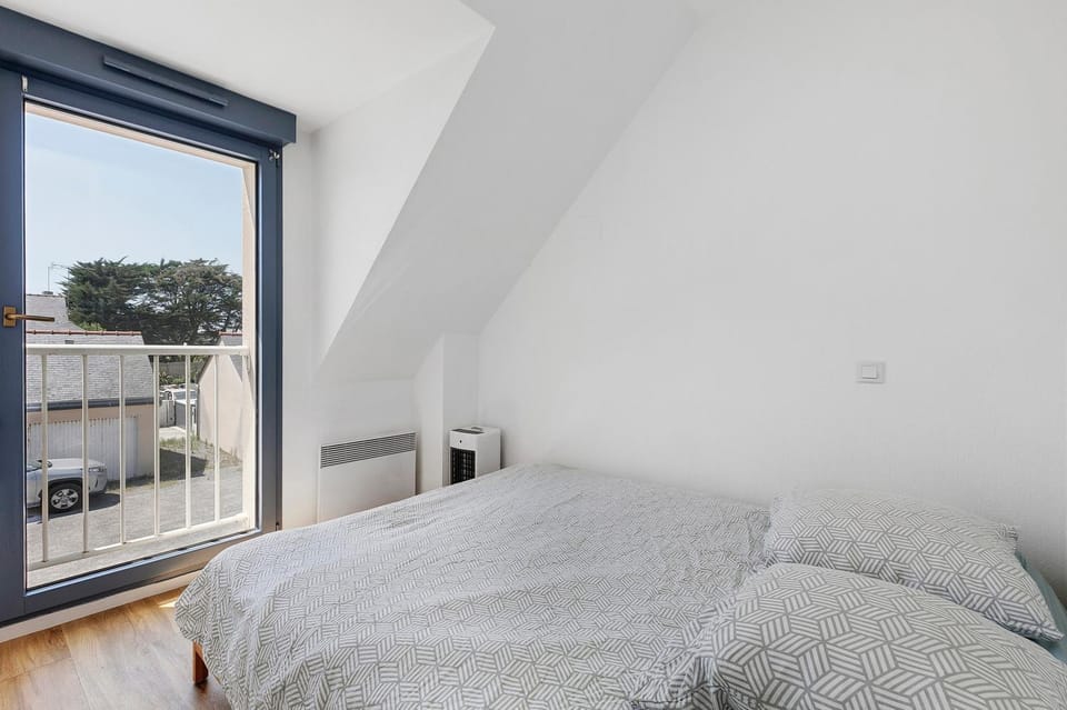 Property building, Living room, Bedroom