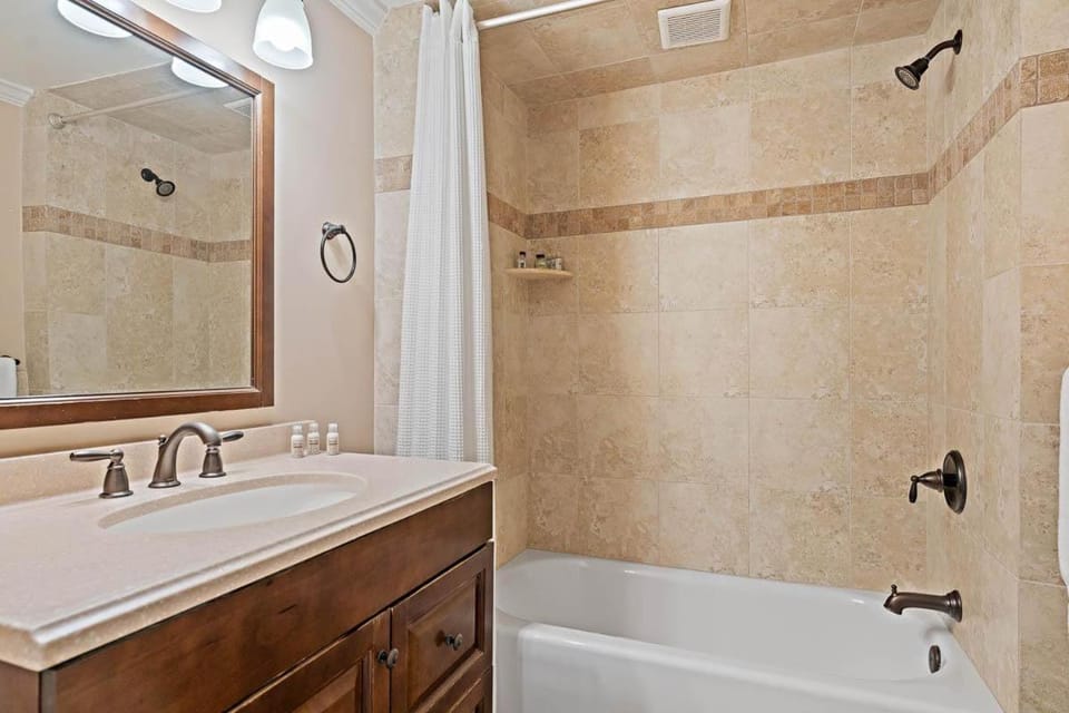 21 E York Apartment in Savannah