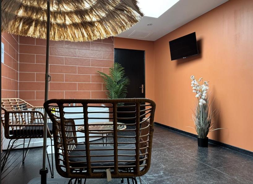 Safari Sunset Apartment in Hauts-de-France